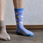 “Accettare la proposta decoloniale: uscire di casa coi calzini spaiati, calpestare la ragione cartesiana.” R. Borghi, Decoloianità e privilegio,, Meltemi